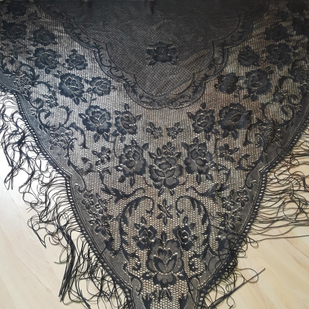 Stunning Black Victorian Style Fringed Lace Shawl